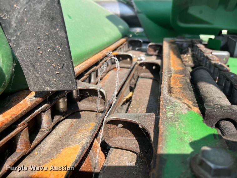 image for item EK8939 2011 John Deere 612CX corn head