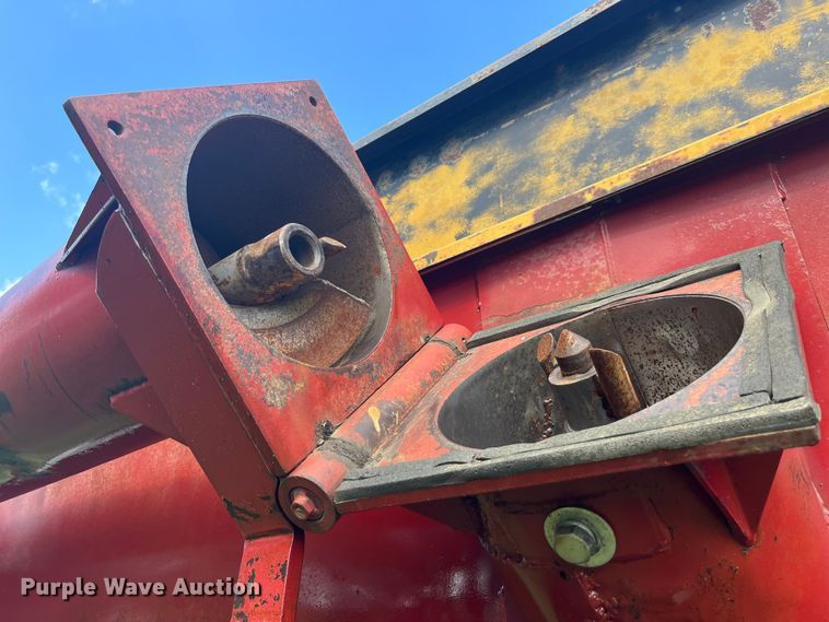 image for item EK8957 Unverferth GC4900 grain cart