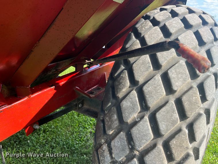 image for item EK8957 Unverferth GC4900 grain cart