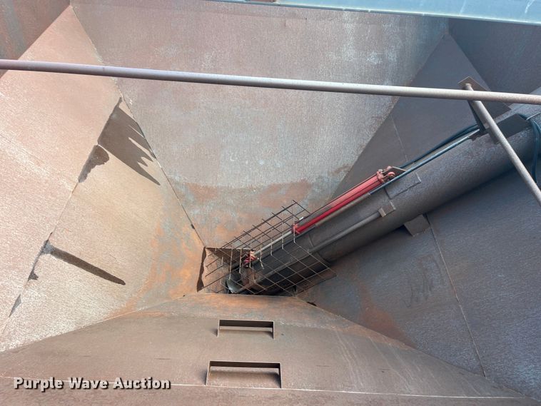 image for item EK8957 Unverferth GC4900 grain cart