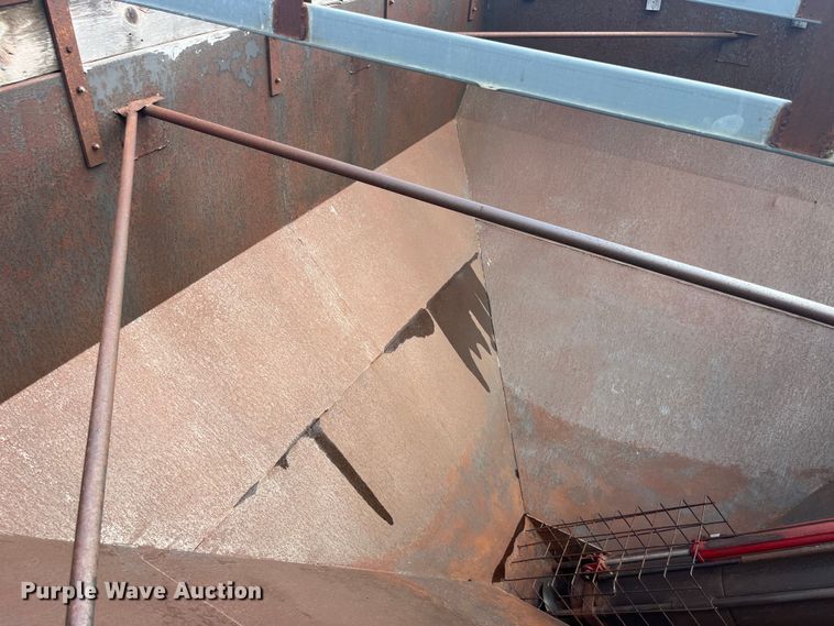 image for item EK8957 Unverferth GC4900 grain cart