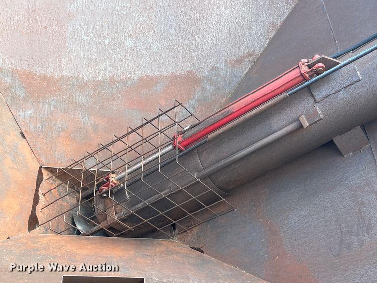 image for item EK8957 Unverferth GC4900 grain cart