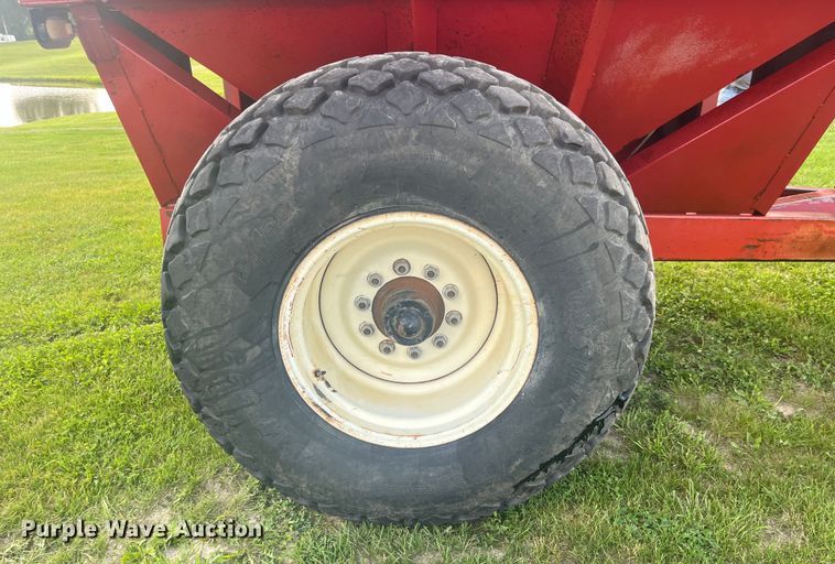 image for item EK8957 Unverferth GC4900 grain cart