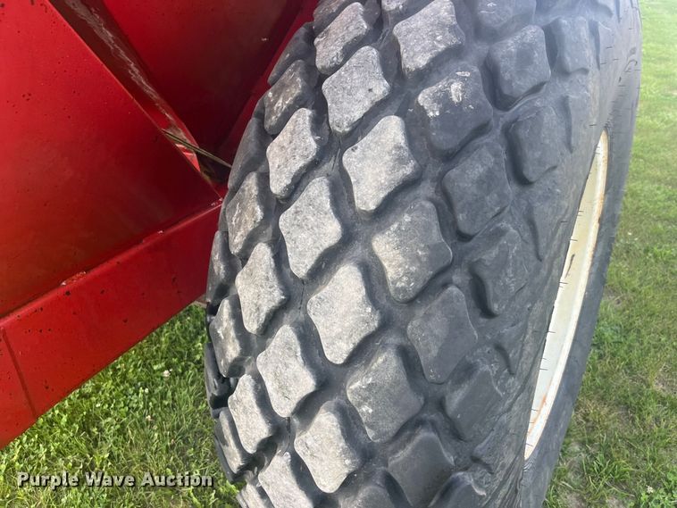 image for item EK8957 Unverferth GC4900 grain cart