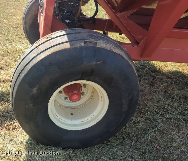 image for item EQ2007 Unverferth 325 gravity wagon