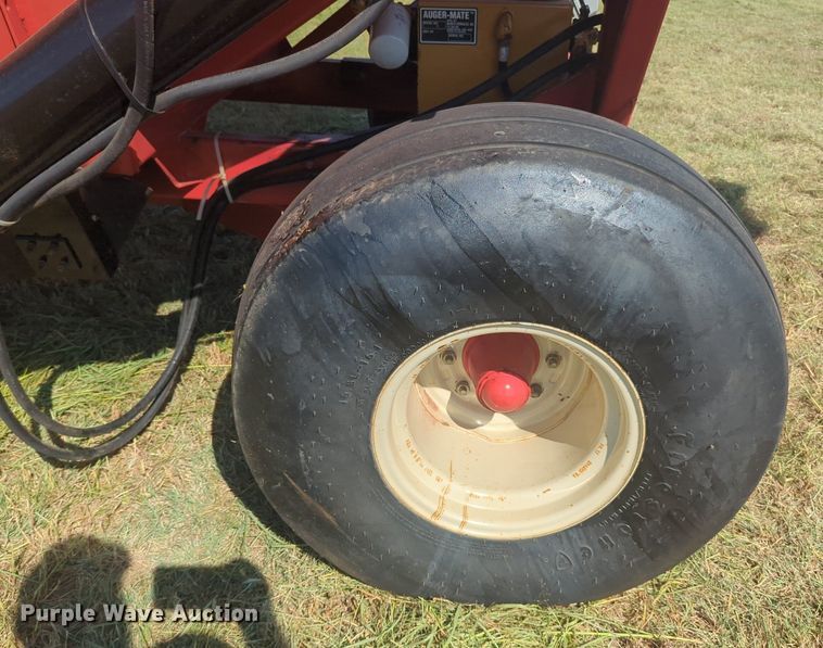 image for item EQ2007 Unverferth 325 gravity wagon