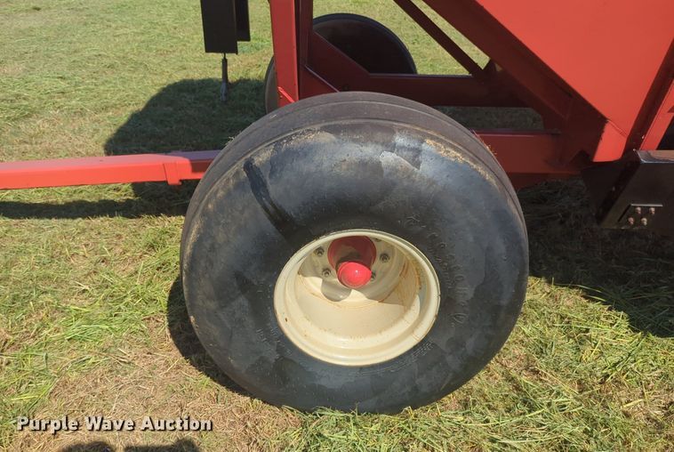 image for item EQ2007 Unverferth 325 gravity wagon