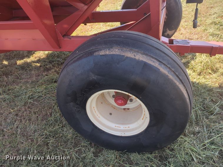 image for item EQ2007 Unverferth 325 gravity wagon