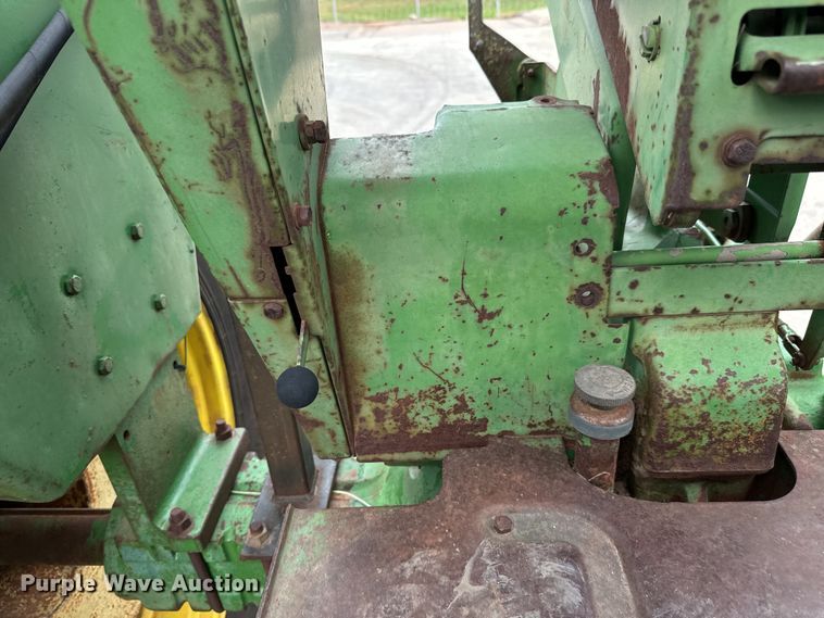 image for item LF9952 1971 John Deere  4320 tractor