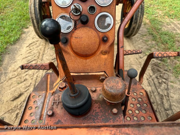 image for item LF9964 Allis Chalmers  D17  tractor