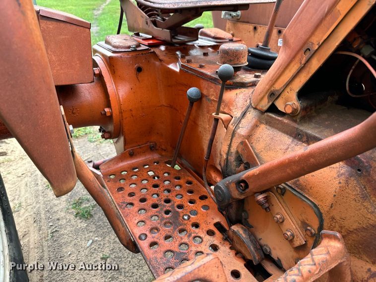 image for item LF9964 Allis Chalmers  D17  tractor