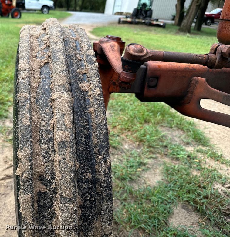 image for item LF9964 Allis Chalmers  D17  tractor