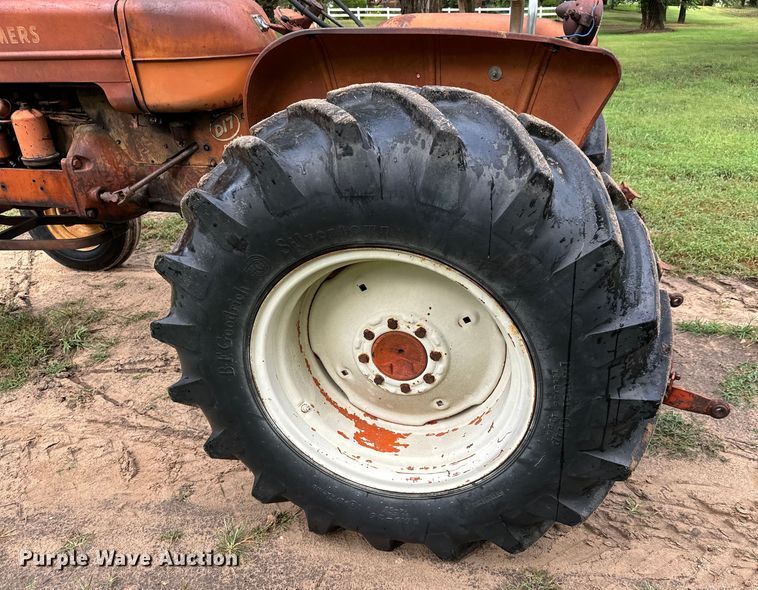 image for item LF9964 Allis Chalmers  D17  tractor