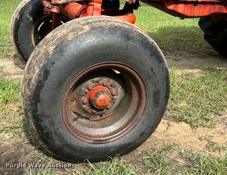 image for item LF9965 Case  Comfort King 830 tractor