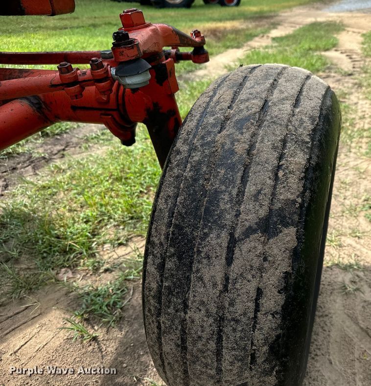 image for item LF9965 Case  Comfort King 830 tractor