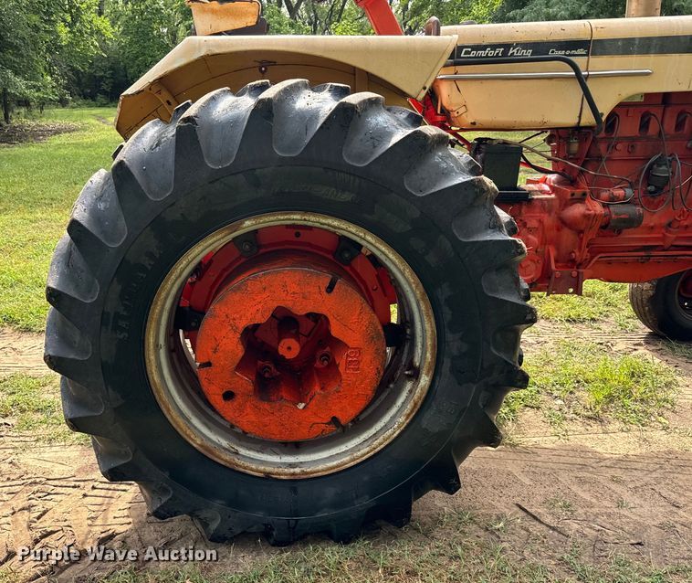 image for item LF9965 Case  Comfort King 830 tractor