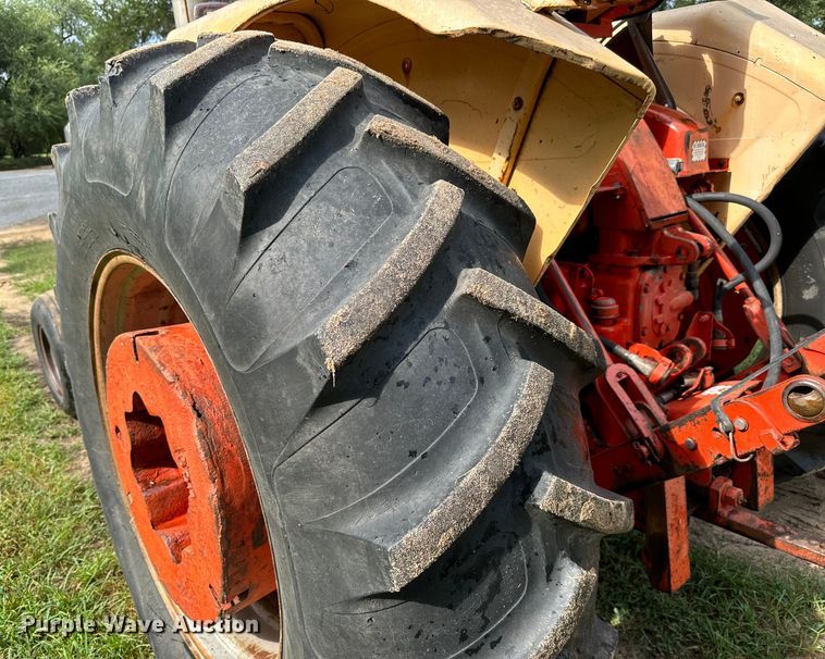 image for item LF9965 Case  Comfort King 830 tractor