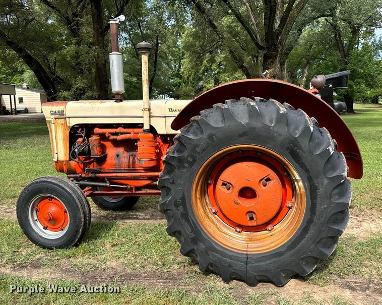 image for item LF9966 1959 Case 900B tractor