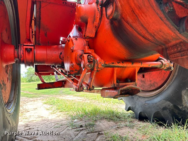 image for item LF9966 1959 Case 900B tractor