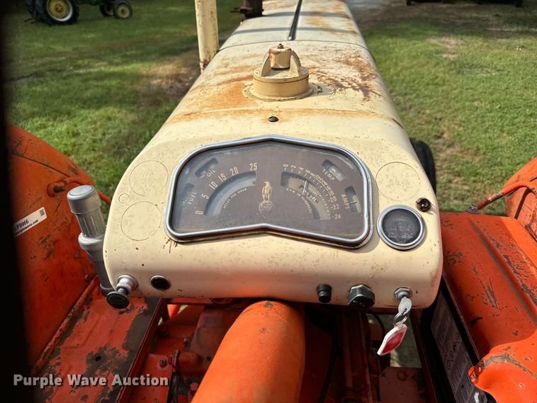 image for item LF9966 1959 Case 900B tractor