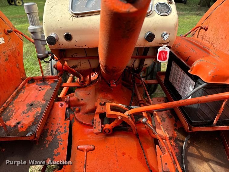 image for item LF9966 1959 Case 900B tractor