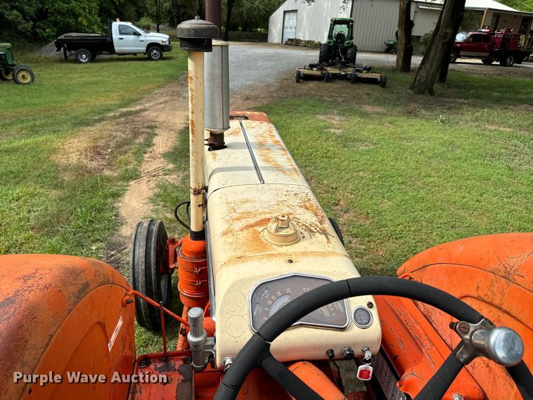 image for item LF9966 1959 Case 900B tractor