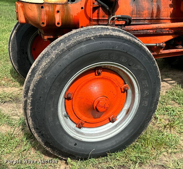 image for item LF9966 1959 Case 900B tractor