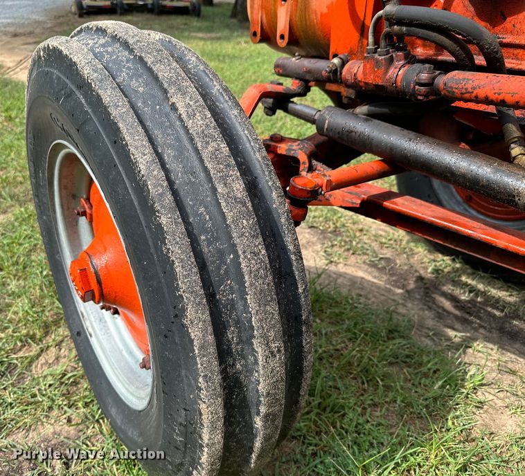 image for item LF9966 1959 Case 900B tractor