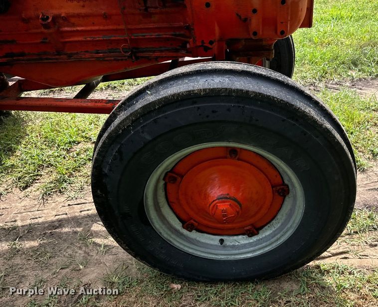 image for item LF9966 1959 Case 900B tractor