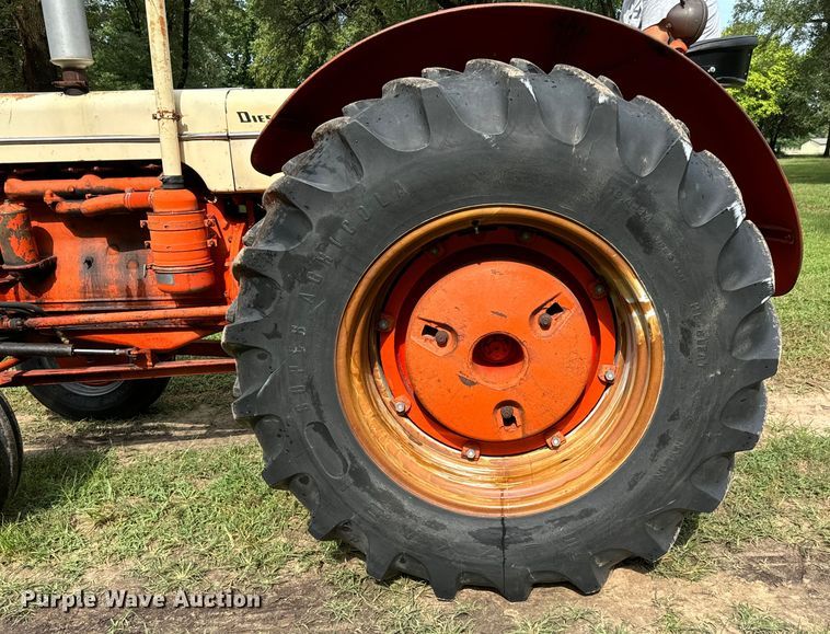 image for item LF9966 1959 Case 900B tractor