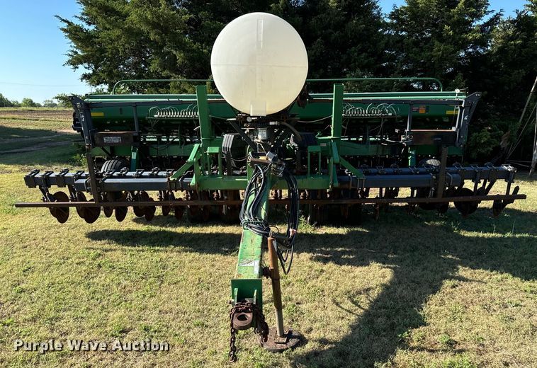 image for item LF9974 2000 John Deere 1520 no-till grain drill