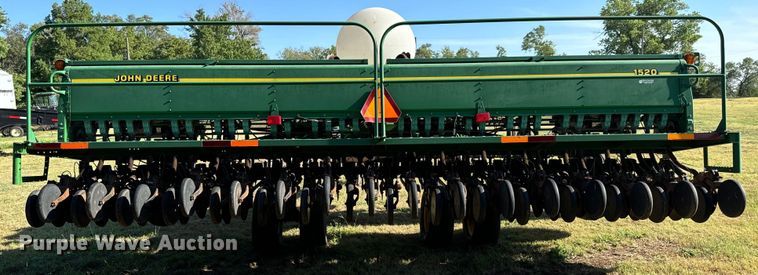 image for item LF9974 2000 John Deere 1520 no-till grain drill