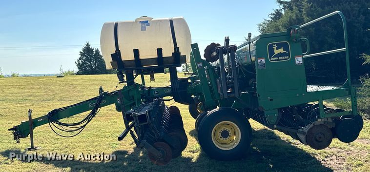 image for item LF9974 2000 John Deere 1520 no-till grain drill