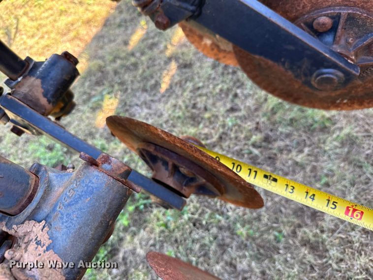 image for item LF9974 2000 John Deere 1520 no-till grain drill