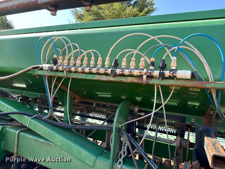 image for item LF9974 2000 John Deere 1520 no-till grain drill