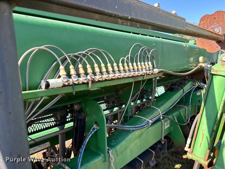 image for item LF9974 2000 John Deere 1520 no-till grain drill