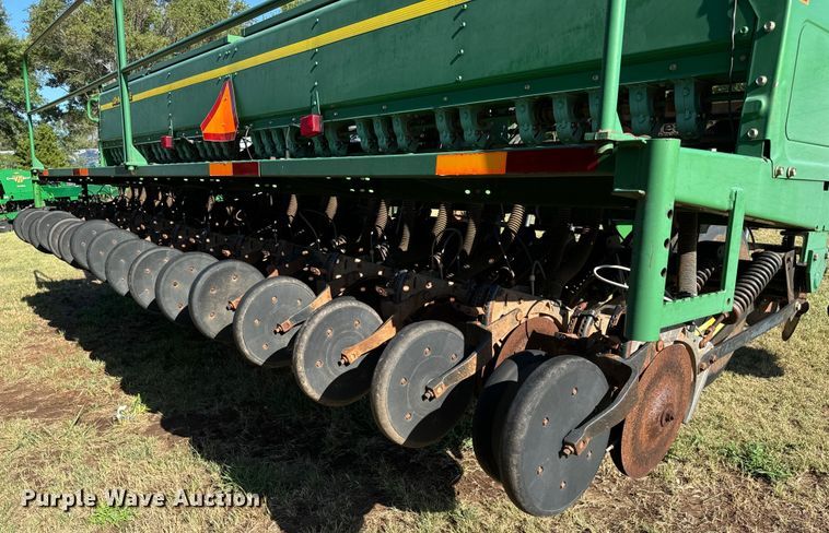 image for item LF9974 2000 John Deere 1520 no-till grain drill