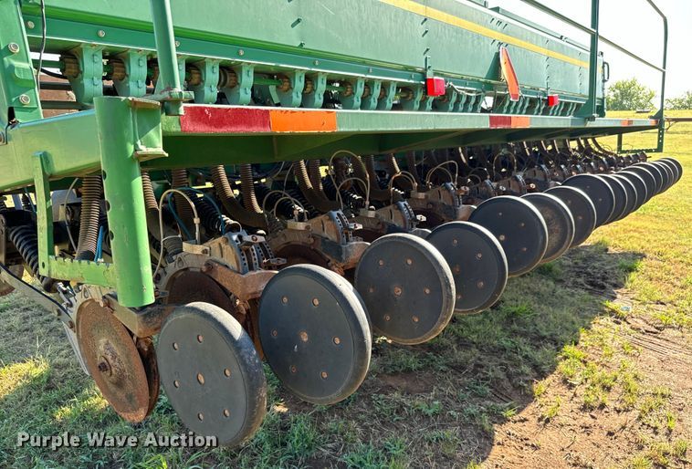 image for item LF9974 2000 John Deere 1520 no-till grain drill