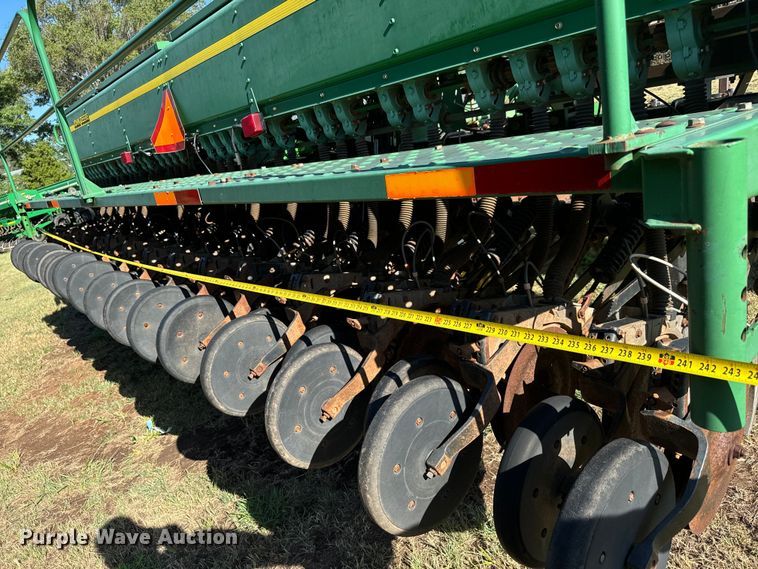 image for item LF9974 2000 John Deere 1520 no-till grain drill