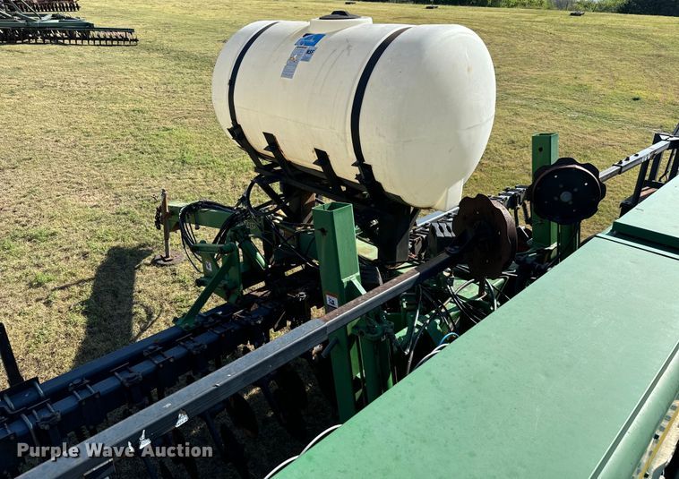 image for item LF9974 2000 John Deere 1520 no-till grain drill
