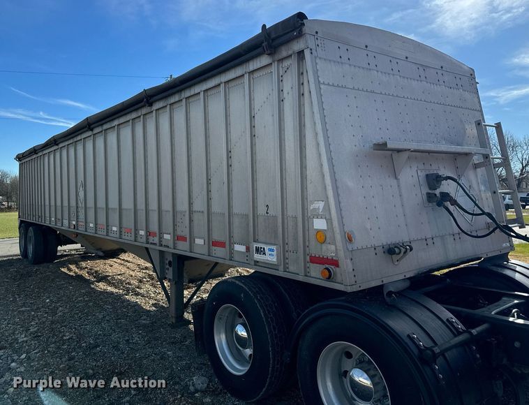 image for item NM9086 1993 Cornhusker grain trailer