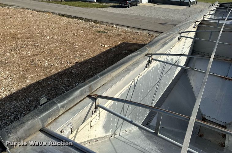 image for item NM9086 1993 Cornhusker grain trailer