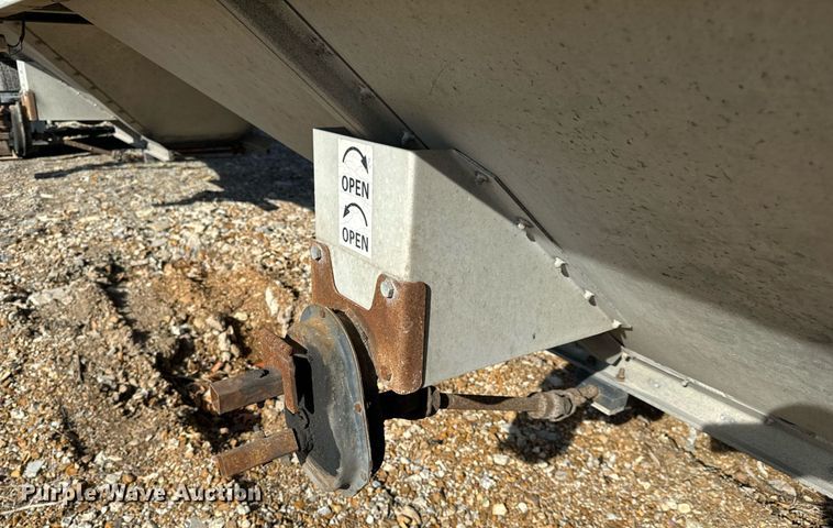 image for item NM9086 1993 Cornhusker grain trailer