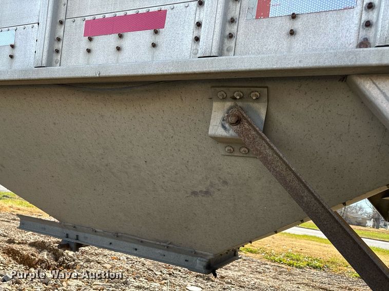 image for item NM9086 1993 Cornhusker grain trailer