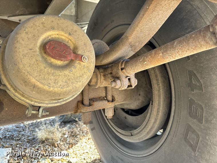 image for item NM9086 1993 Cornhusker grain trailer