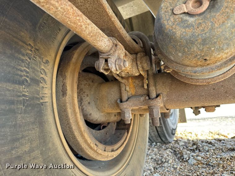 image for item NM9086 1993 Cornhusker grain trailer