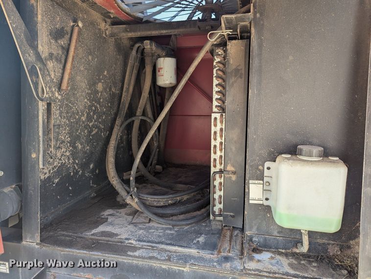 image for item NW9748 2000 Case 8870 swather / windrower