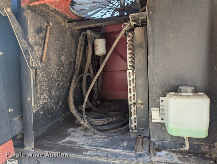 image for item NW9748 2000 Case 8870 swather / windrower