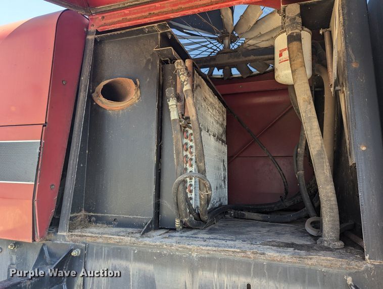 image for item NW9748 2000 Case 8870 swather / windrower