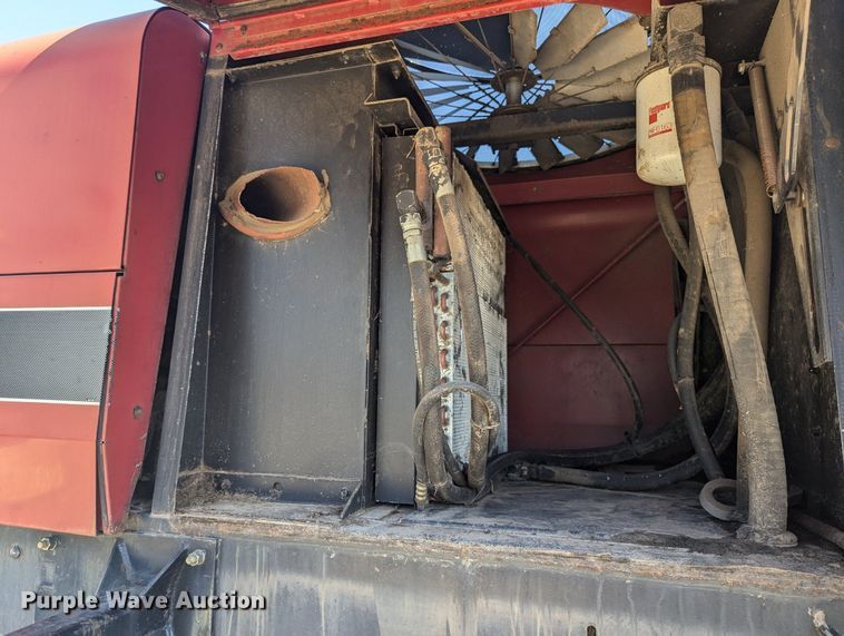 image for item NW9748 2000 Case 8870 swather / windrower